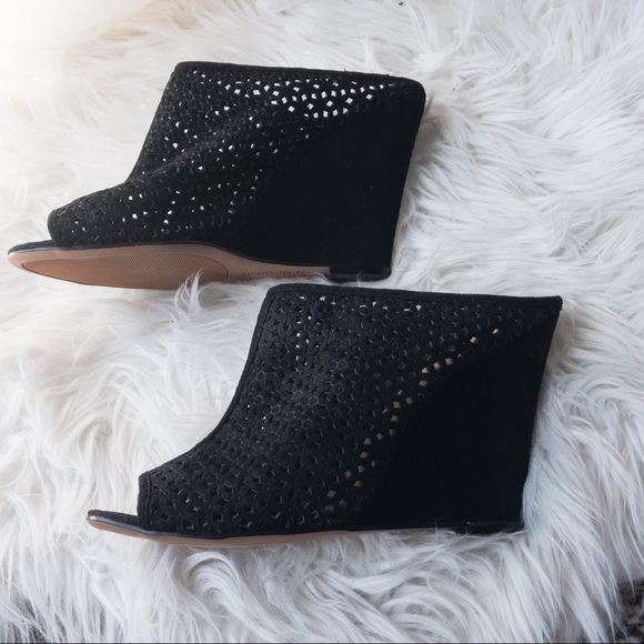 NINE WEST CORVA Women's Black Suede Peep-toe Mule - Picture 1 of 13